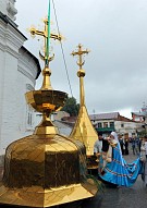 Глава Вятской митрополии освятил крест и купол на Царево-Константиновский Знаменский храм города Кирова