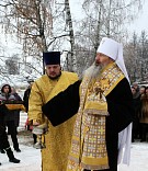 Митрополит Марк освятил крест на месте будущей Казанско-Богородицкой церкви в городе Советске