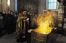 В Успенском соборе совершено праздничное всенощное бдение и отслужена панихида по почившим архипастырям, духовенству и мирянам