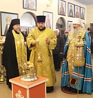 Митрополит Марк возглавил всенощное бдение в Никольском храме поселка Домостроитель
