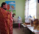Состоялся Пасхальный праздничный молебен для юных пациентов детского отделения гематологии и химиотерапии